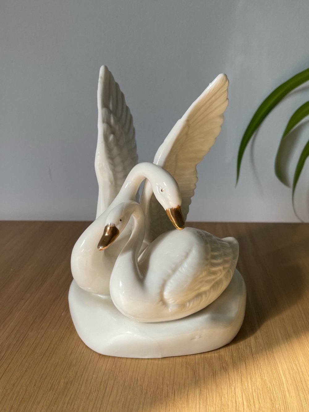 Vintage Giftcraft Porcelain Swan Figurine with Gold Beaks